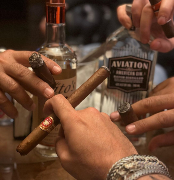 Pairs cigars with spirit
