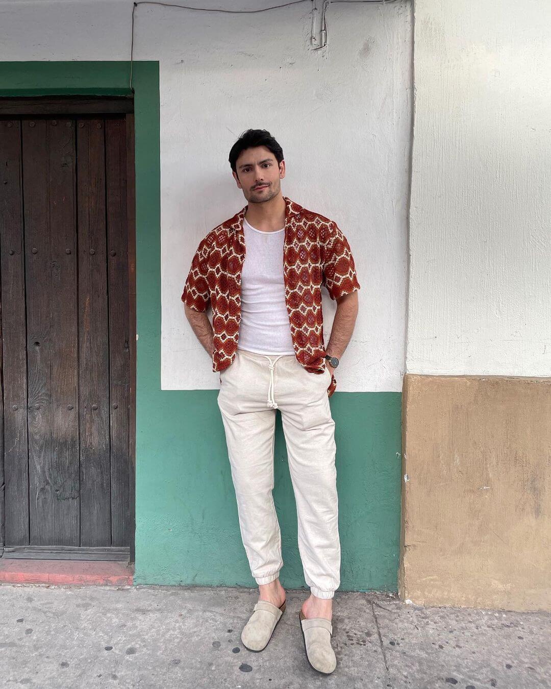 An idea for bold prints casual outfit for summer.