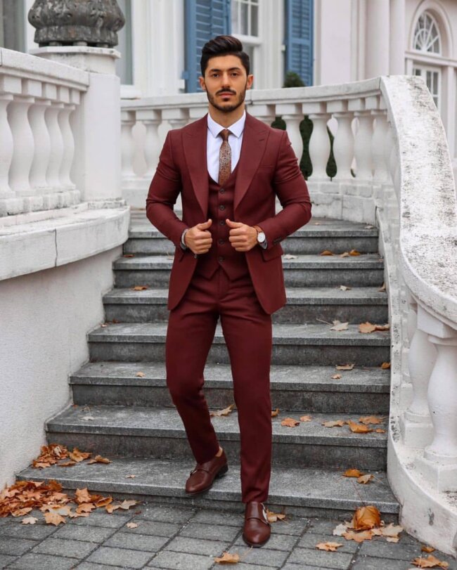 An unapologetically bold look with a bold three piece suit. 