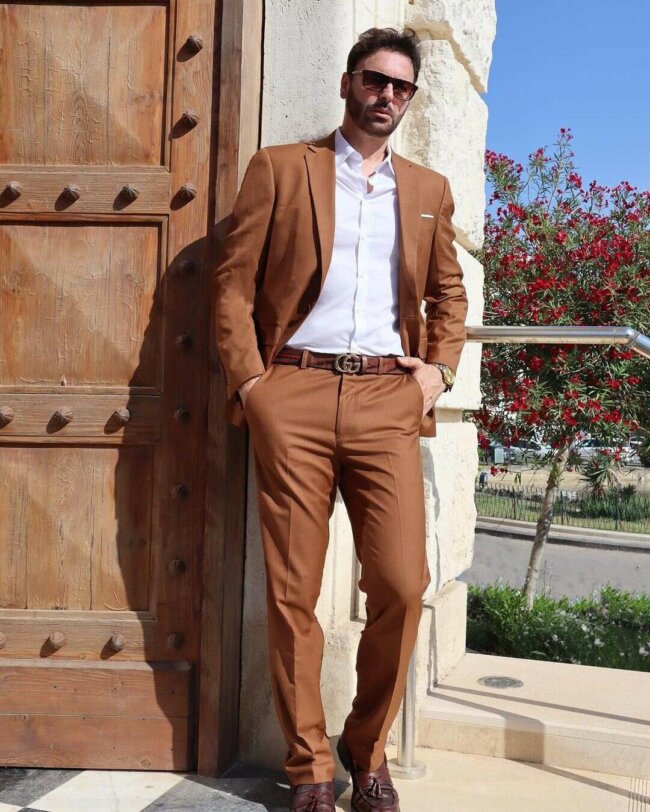 A classy look with a brown suit offer a chic appearance. 
