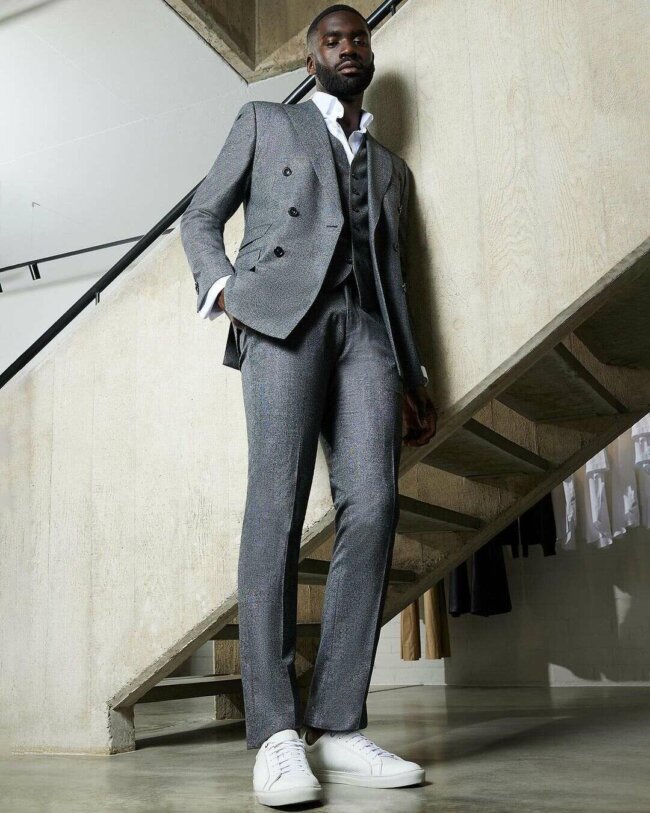 A classy charcoal gray outfit for weddings