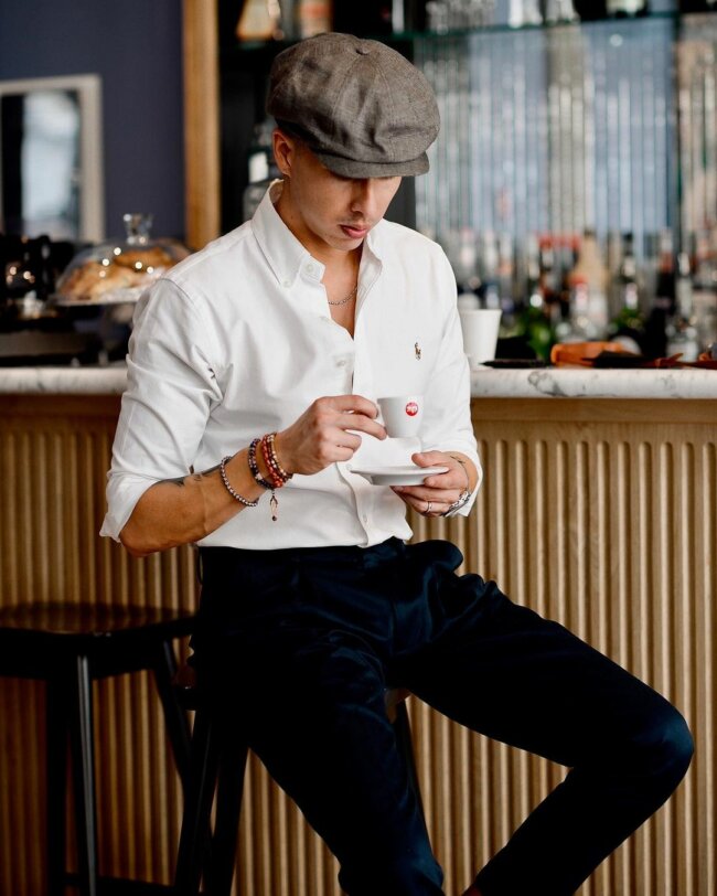 A vintage look with a cotton newsboy cap.