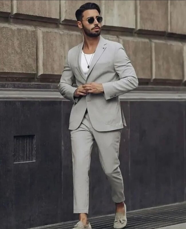A soft and relaxed appearance with a light gray suit. 