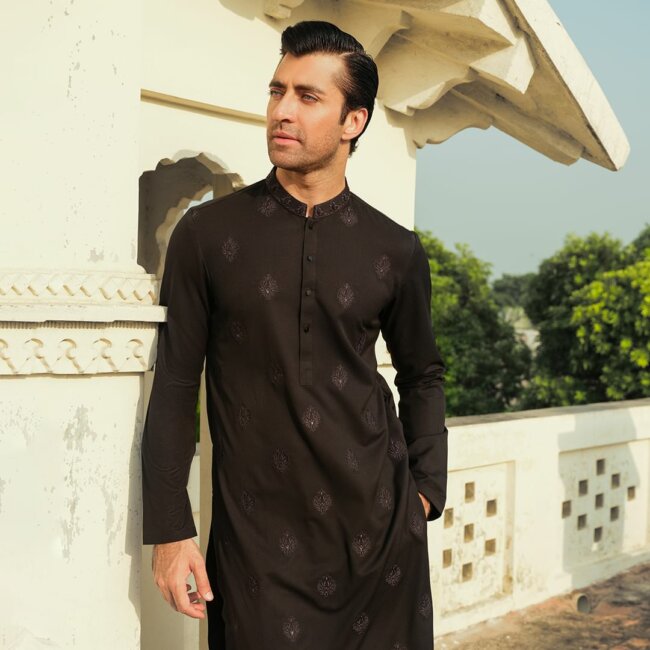A fusion of Eastern and Western styles, making it the right fit for wedding wear.