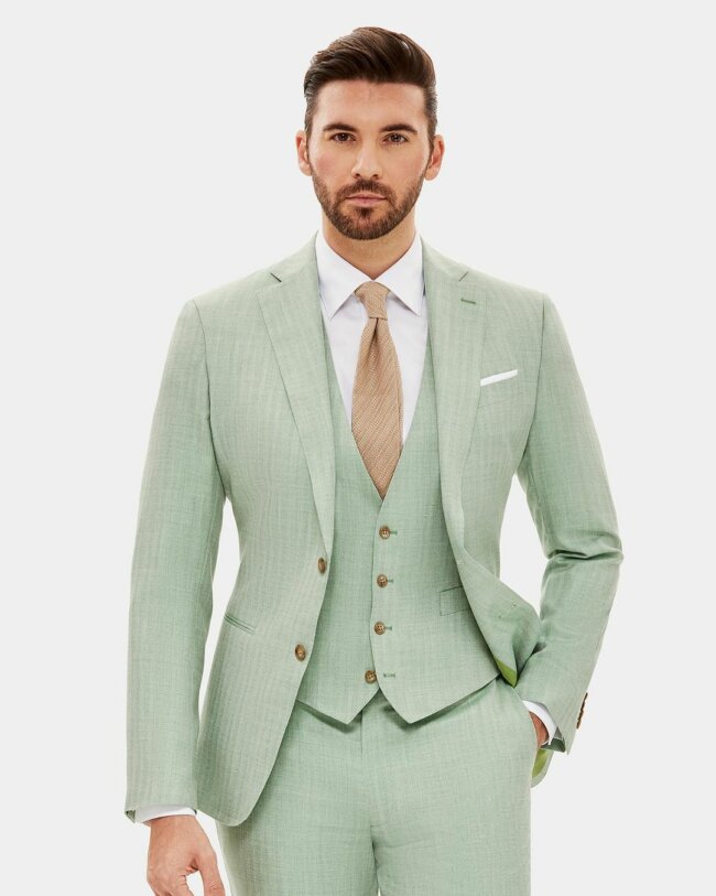 A laid-back look with pastel-hued suits. 