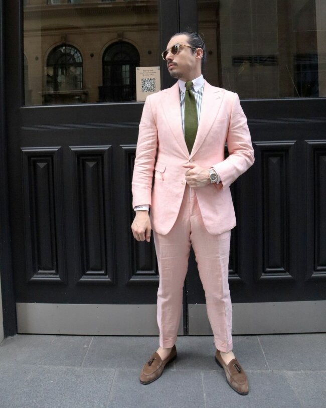 An elegant and soft look with a pastel colored suit.