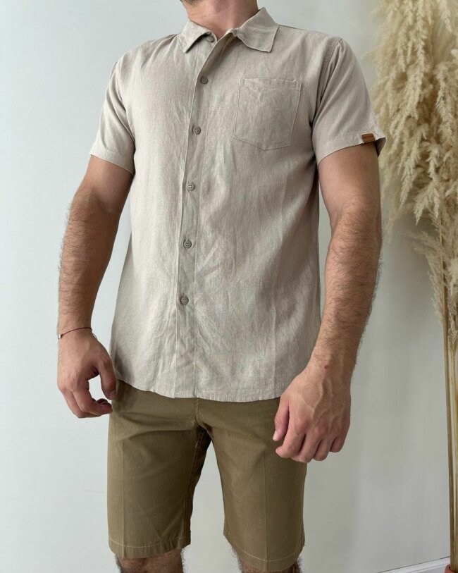 A cool summer look with chinos shorts.