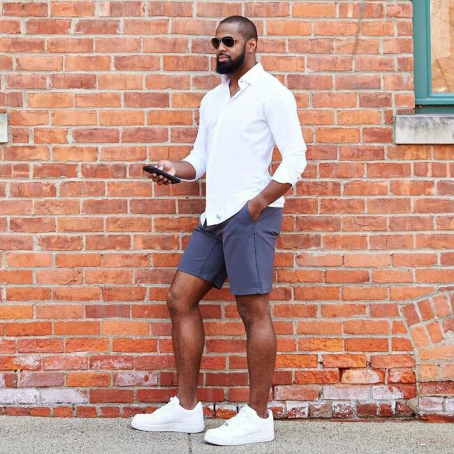 A relaxed yet refined look with tailored shorts. 