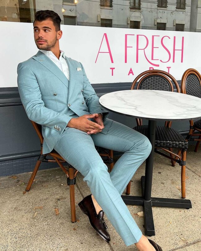 A laid-back yet elegant look with a turquoise suit. 