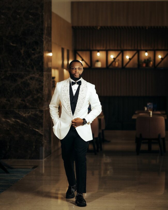 A perfect formal look with a tuxedo with bow tie.