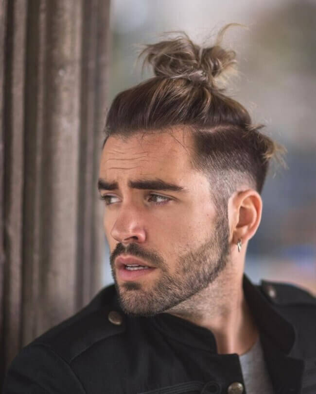 A convenient appearance with a top knot. 