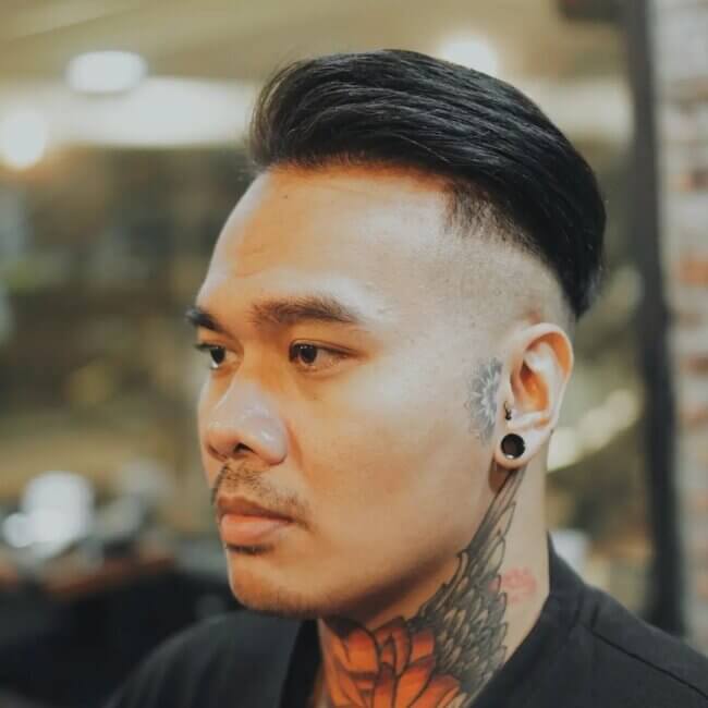 A contrasting look with a disconnected undercut.