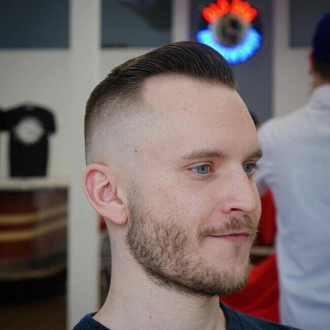 A convenient and practical look with a high and tight hairstyle 